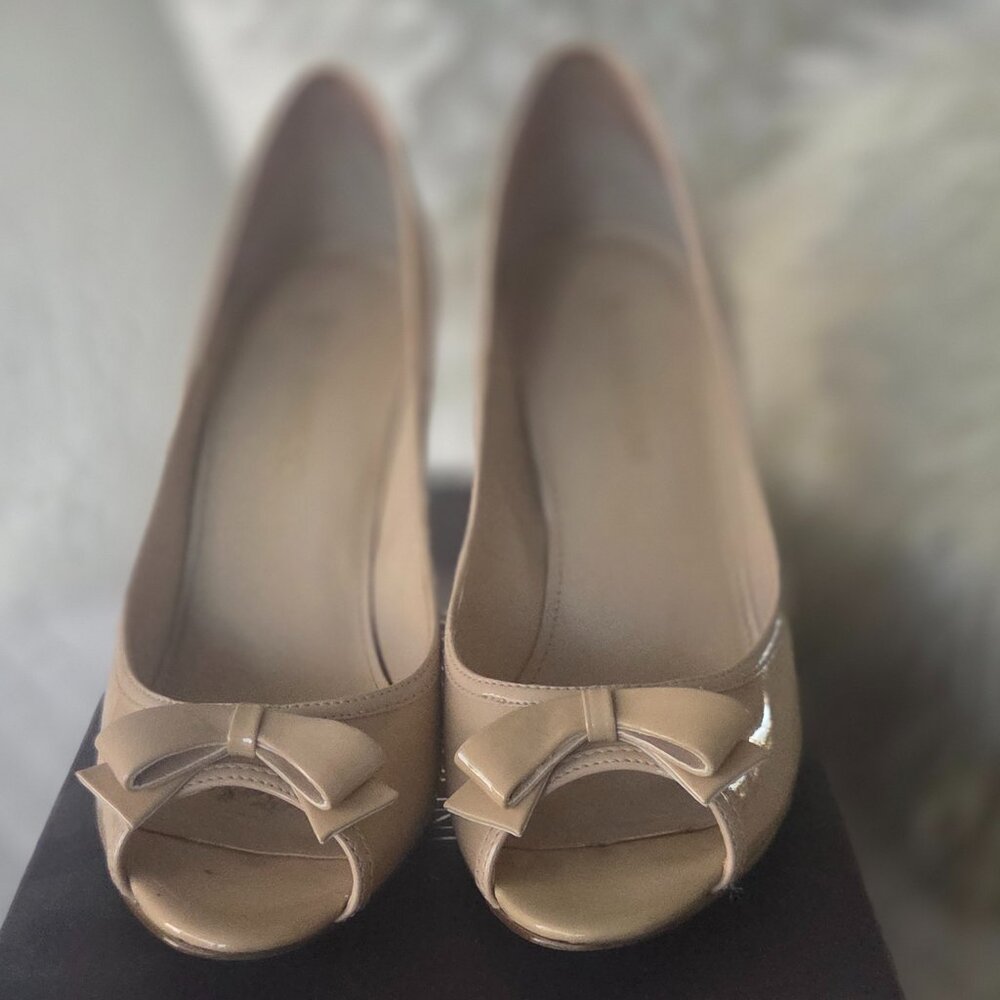 Enzo Angiolini Cream Patent Peep toe with bow Heels